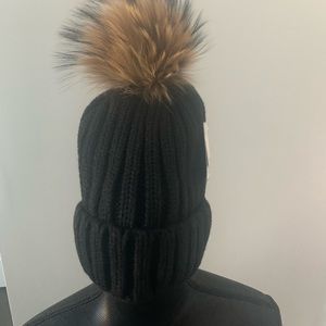 Girls or women’s hat , with rabbit fur Pom Pom